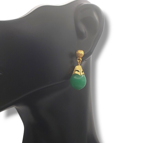 Vintage Brushed Gold Tone Green Stone Bead Dangle Drop Post Pierced Earrings - Picture 1 of 6
